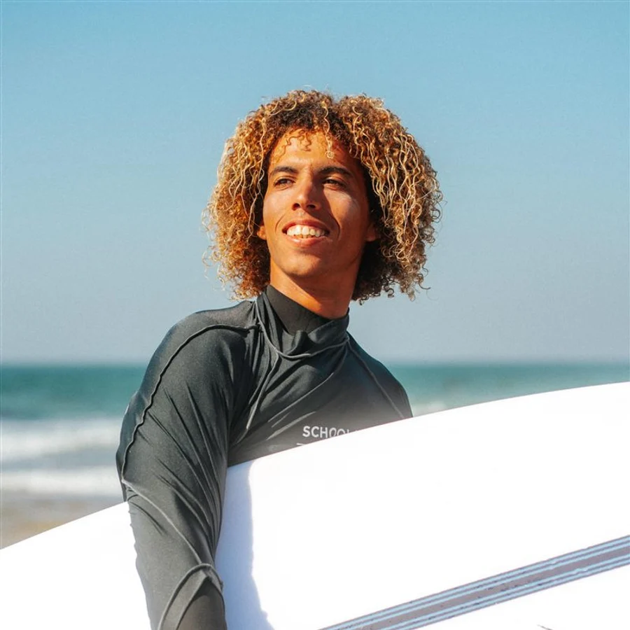 Mohamed, Leads the surf