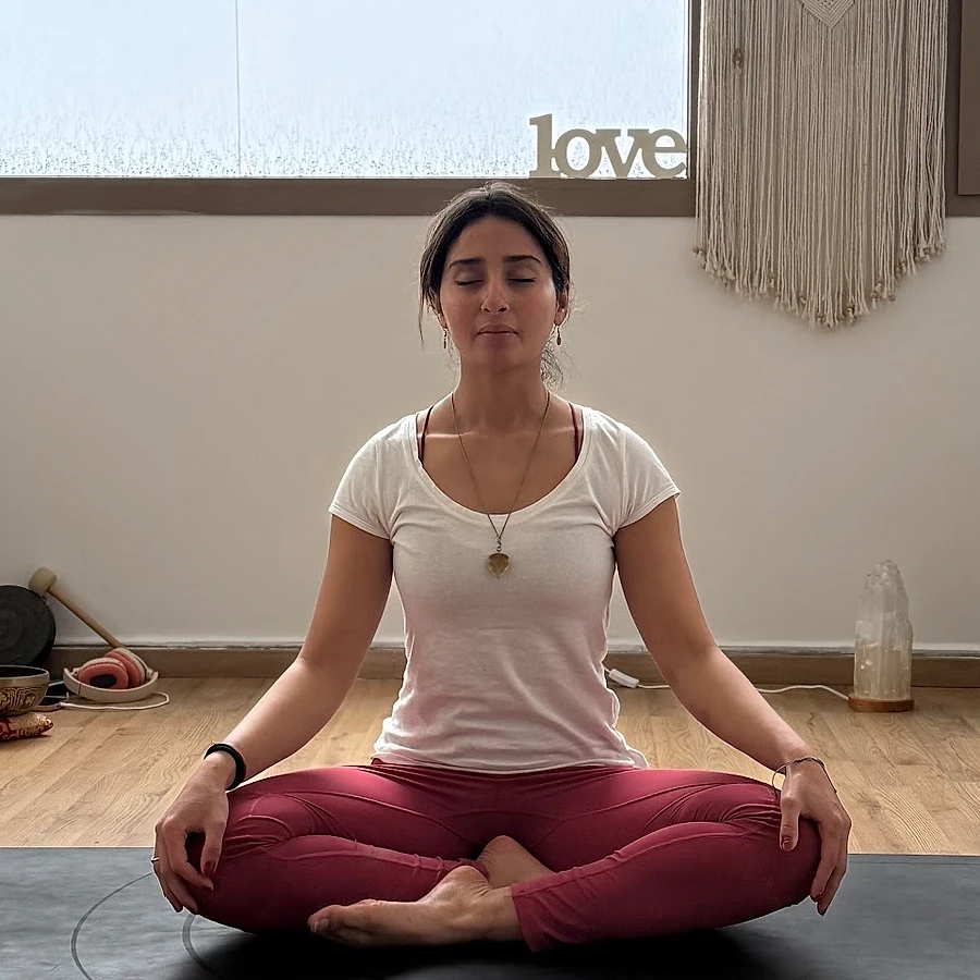 Safaa, Leads the yoga